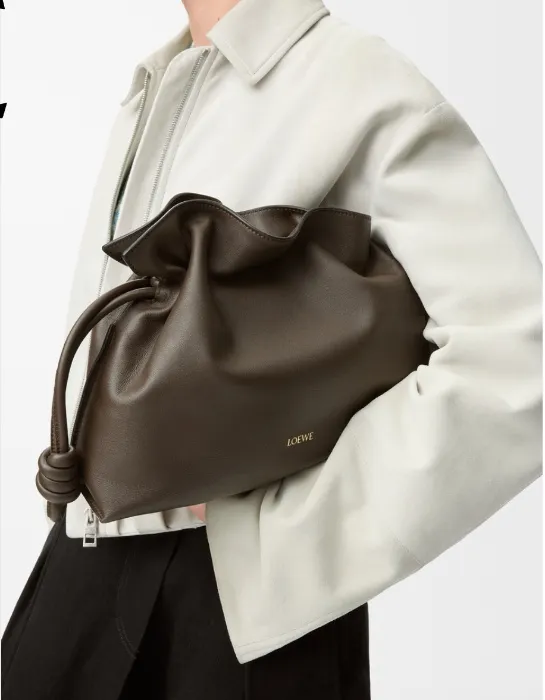 Bolso Flamenco Clutch mediano en piel napa de ternera Marrón - LOEWE Europa Sitio web oficial