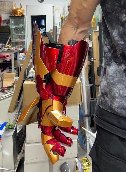 LED Ironman mk42 Gauntlet cosplay arm hand armor prop