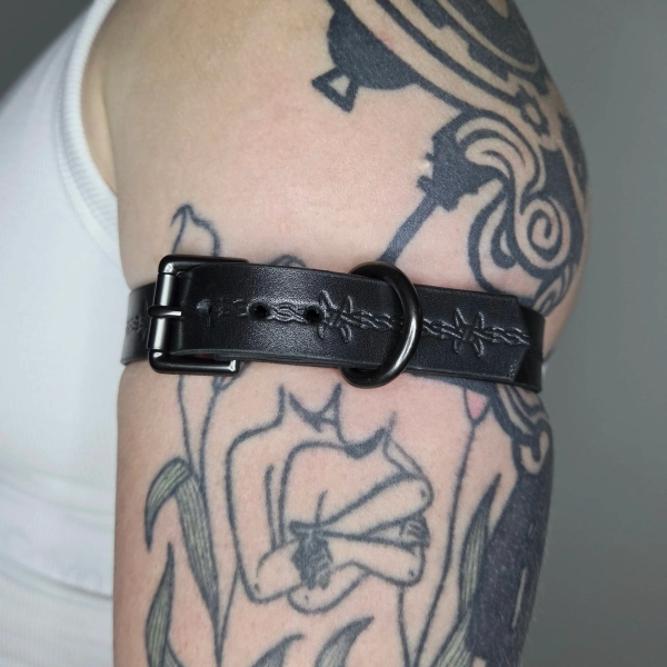 Barbed Wire Embossed Bicep Cuff (Pair) β CERBERUS LEATHERWORKS