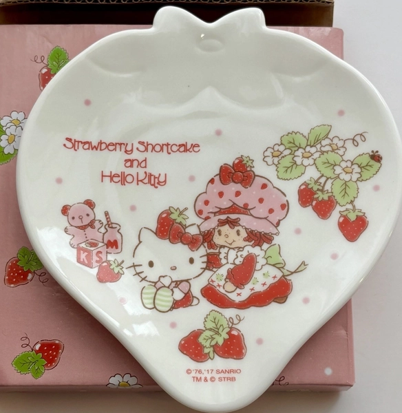 Hello Kitty Strawberry Shortcake Plate with Box Rare Item
