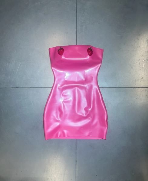 STRAWB LATEX DRESS
