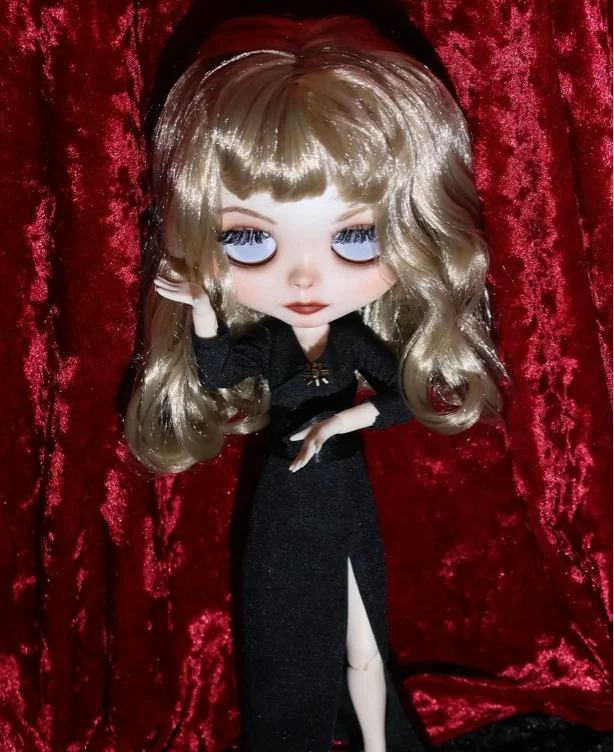 Blythe doll