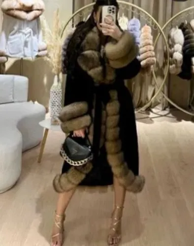 Fur for a happy Goddess!!