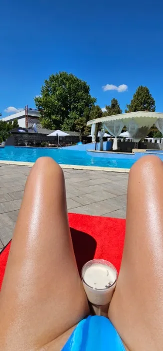 Make sure the cocktails are endless!!💦😏