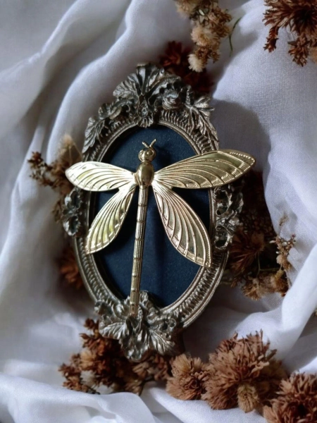 Dragonfly ex-voto – Gothic vegan faux taxidermy – Baroque cabinet of curiosities wall decoration – witchcraft and esoteric Halloween