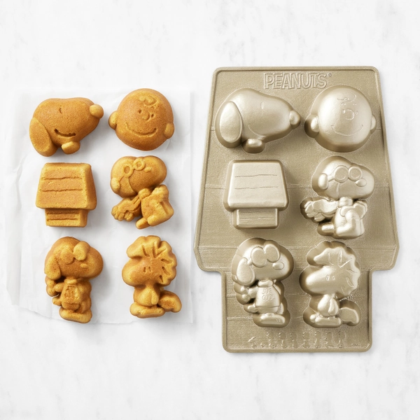 PEANUTS⢠x Williams Sonoma Nonstick Cakelet Pan, 14" x 10"