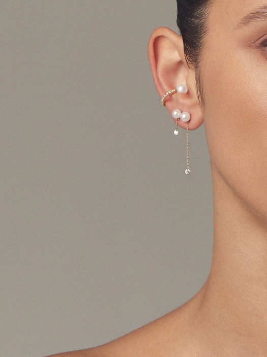 Mizuki SBE392 Sea of Beauty. Pierced Diamond and Pearl Short Chain Studs | Default Title