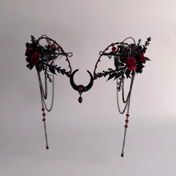 Gothic Rose Crown With Black Crescent Moon and Chains – Dark Fantasy Headpiece – Red & Black Floral Halo – Witchy Ritual Headdress - Etsy UK