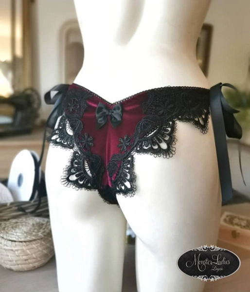 Vampiria velvet and lace panties