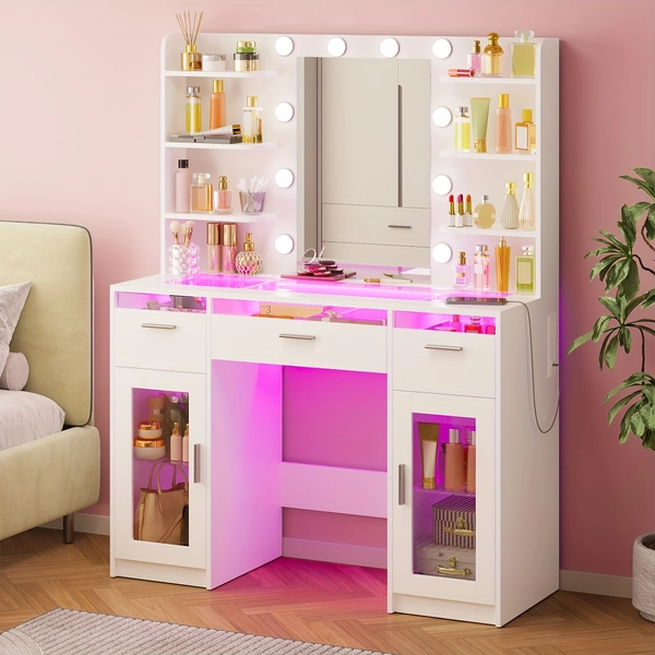 Vanity for my girlfriends to use 💘