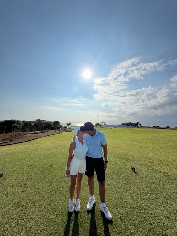 Golf date together 