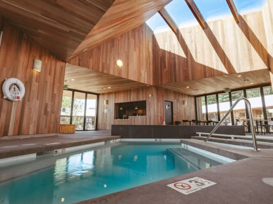 Solo Trip to Society Hotel in Bingen, WA!