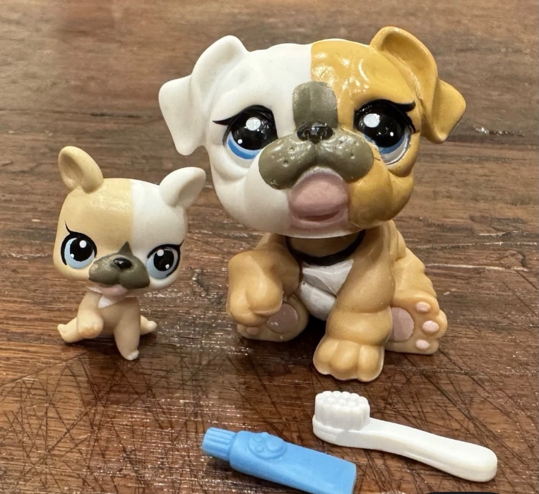 Littlest Pet Shop Mommy & Baby Bulldog set