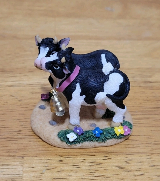 Rare Charming Tails Udderly In Love With You Cows Decor Figurine Euc In Box