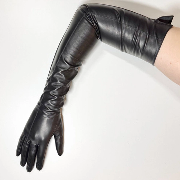 Soumos – Custom-made Opera Leather Gloves