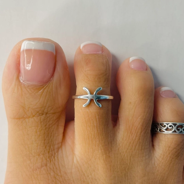 Sterling Silver Pisces Toe Ring, Zodiac Toe Ring, Astrology Toe Ring, Horoscope Toe Ring, Silver Pisces Ring, Silver Zodiac Ring - Etsy