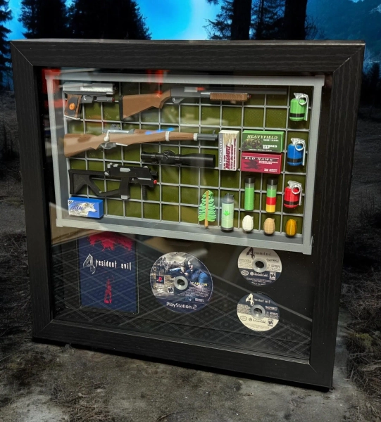 Resident Evil 4 - 3D Inventory Screen Display (Shadowbox or Stand) | Collector’s Gaming Memorabilia (Shadowbox is a pre-order, 10+ weeks )