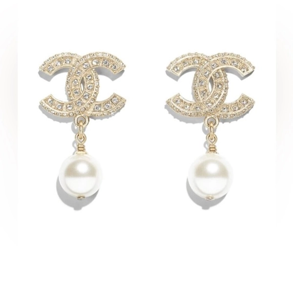 ✨ CHANEL Gold CC Logo Pearl & Crystal Statement Earrings✨