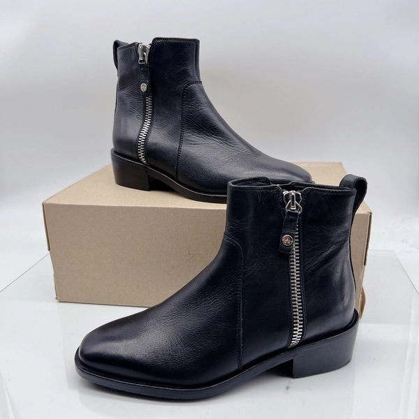 Aquatalia Colbie Chelsea Ankle Boots Weatherproof Zip Black Leather US 7
