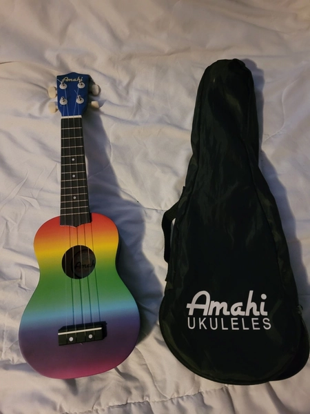 Amahi DDUK1 Rainbow Gradient Ukulele With Case Used Good Condition