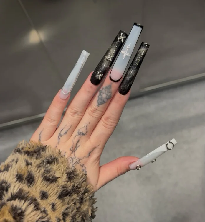 nails 🖤