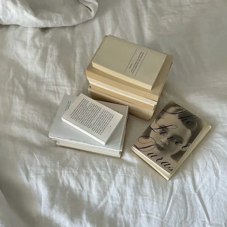 books 𑣲𝄞