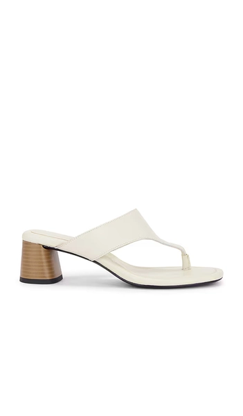 Vagabond Shoemakers Evie Sandal in Cream. - size 37