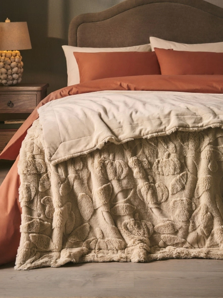 Natural Autumnal Carved Pumpkin Fur Throw - Size 130x150
