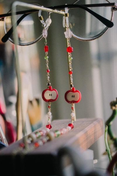 Apple Glasses Chain | Fruit Eyewear Chain | Red Green Whimsical Jewelry | Fairycore | Caleb - Etsy Belgium
