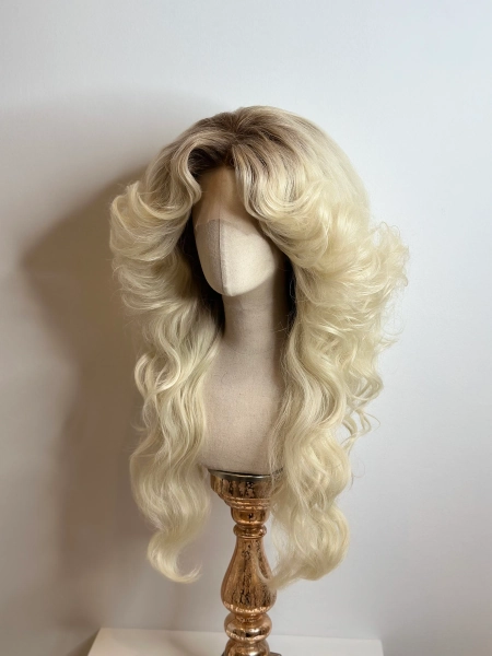 Big 70s wig with roots