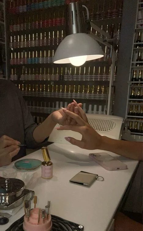 Pay for my Manicure 💕💅