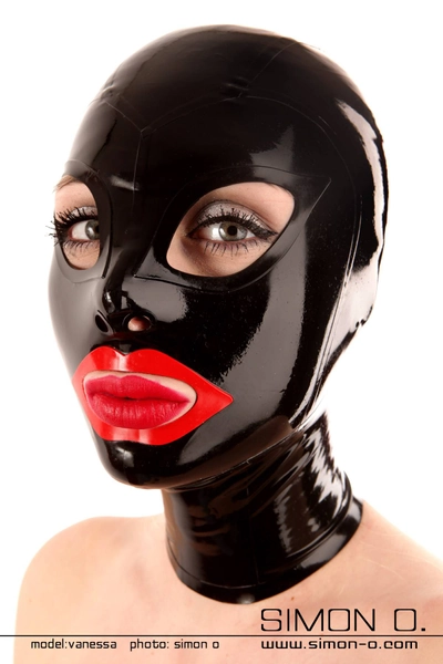 Latex Maske in Schwarz mit rotem Mund