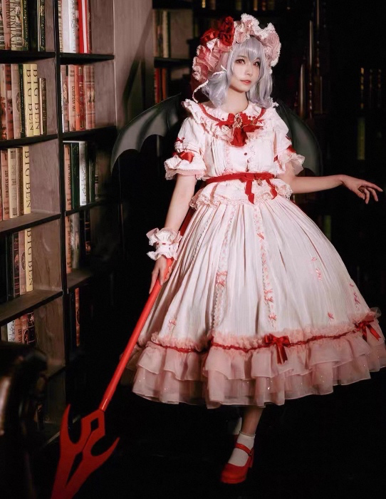 Remilia Scarlet cosplay 