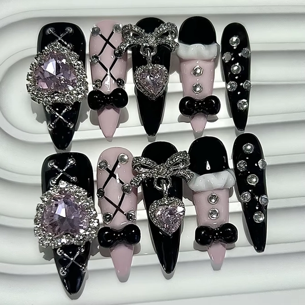 10 Pieces of Hand Pressed Almond Shaped Nails, Beautiful Fake Nails, Black Pink Heart-Shaped Spicy Girl, Suitable for Women