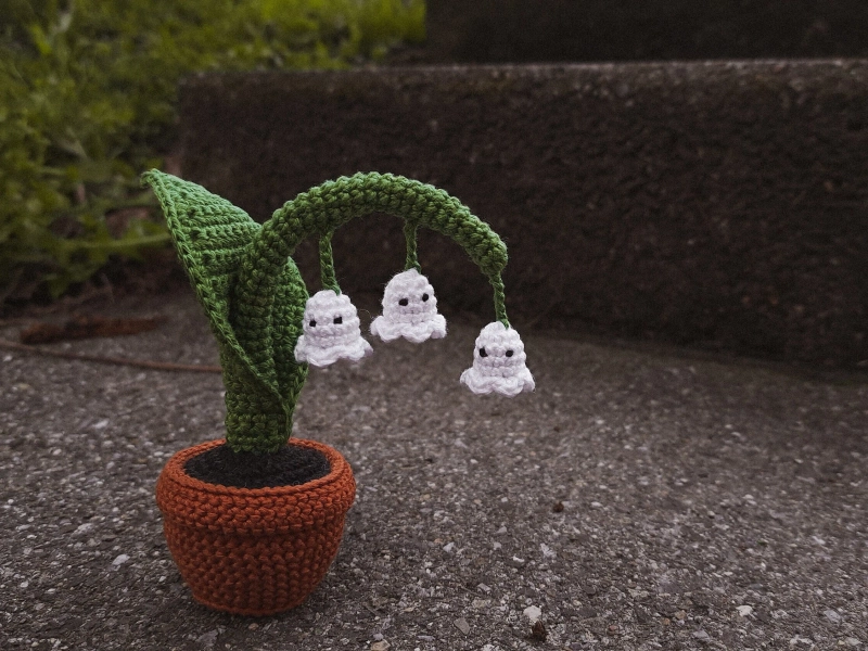 Crochet flower PATTERN Lily of the Valley, Halloween wee Ghost flower decoration, Amigurumi fake creepy plant in a pot PDF pattern