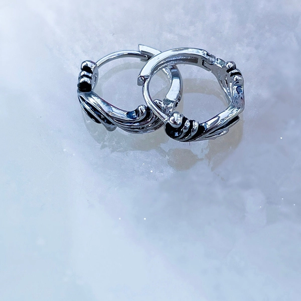 Silver Filigree Etched Engraved Huggie hoop earrings. (Pair).