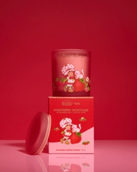 Strawberry Shortcake Scented Candle 330g