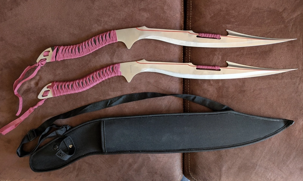 FINAL FANTASY XIII FF13 Lightning-Insp<wbr/>ired Twin Swords And Shoulder Sheath