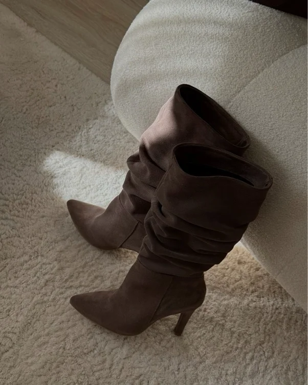 Chocolate-colored boots for autumn 🍁