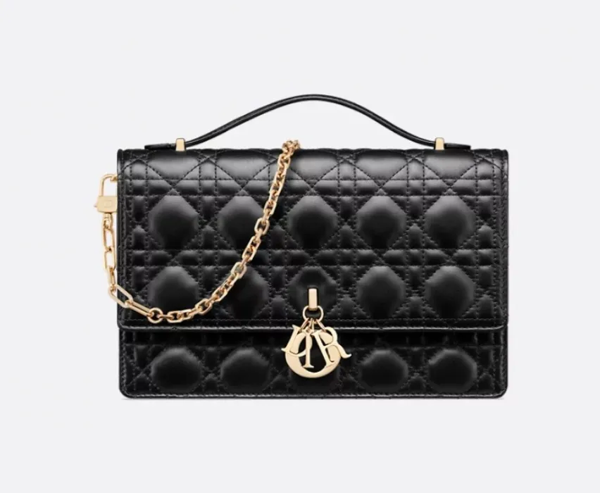 https://www.dior.com/en_us/fashion/products/M0997ONGE_M900