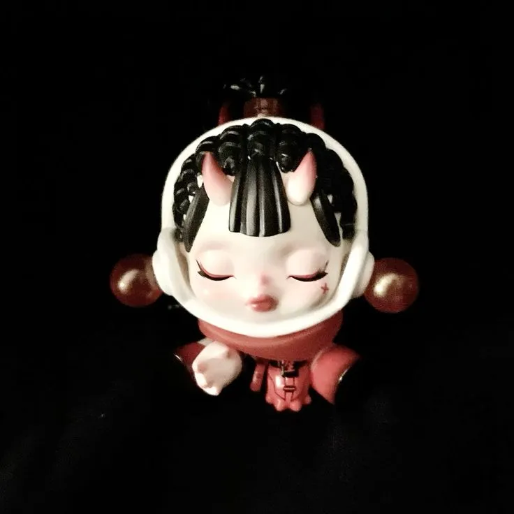 figurines.