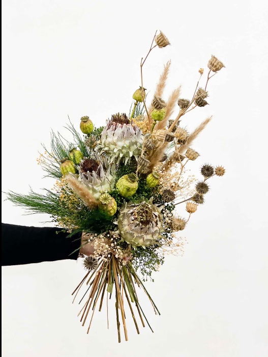Bouquet of stabilized dried flowers