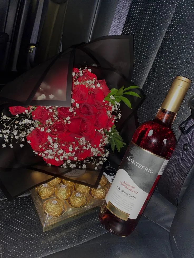 Flores, Vino y Bombones 💐🍷🍫
