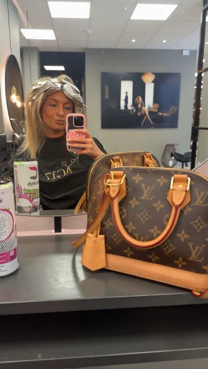 Pay my hair appointment 😍