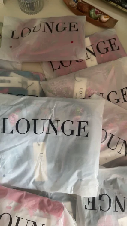 Pay my shopping 🛍️ 
