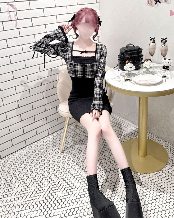 Honeymew check ribbon docking