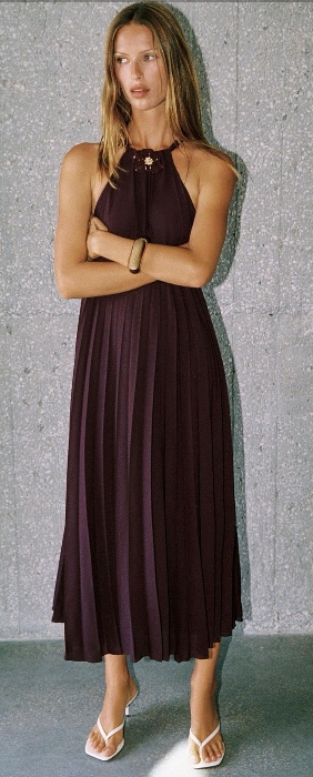 PLEATED MIDI DRESS WITH FLOWER BROOCH