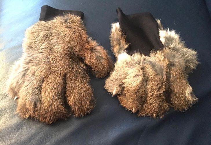 Real fur gloves with stainless steel claws