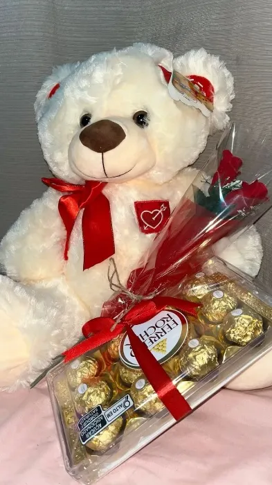 Roses and chocolates 🌹