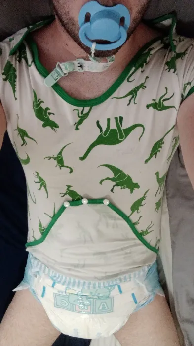 ABDL accessories (paci/bottles/etc)